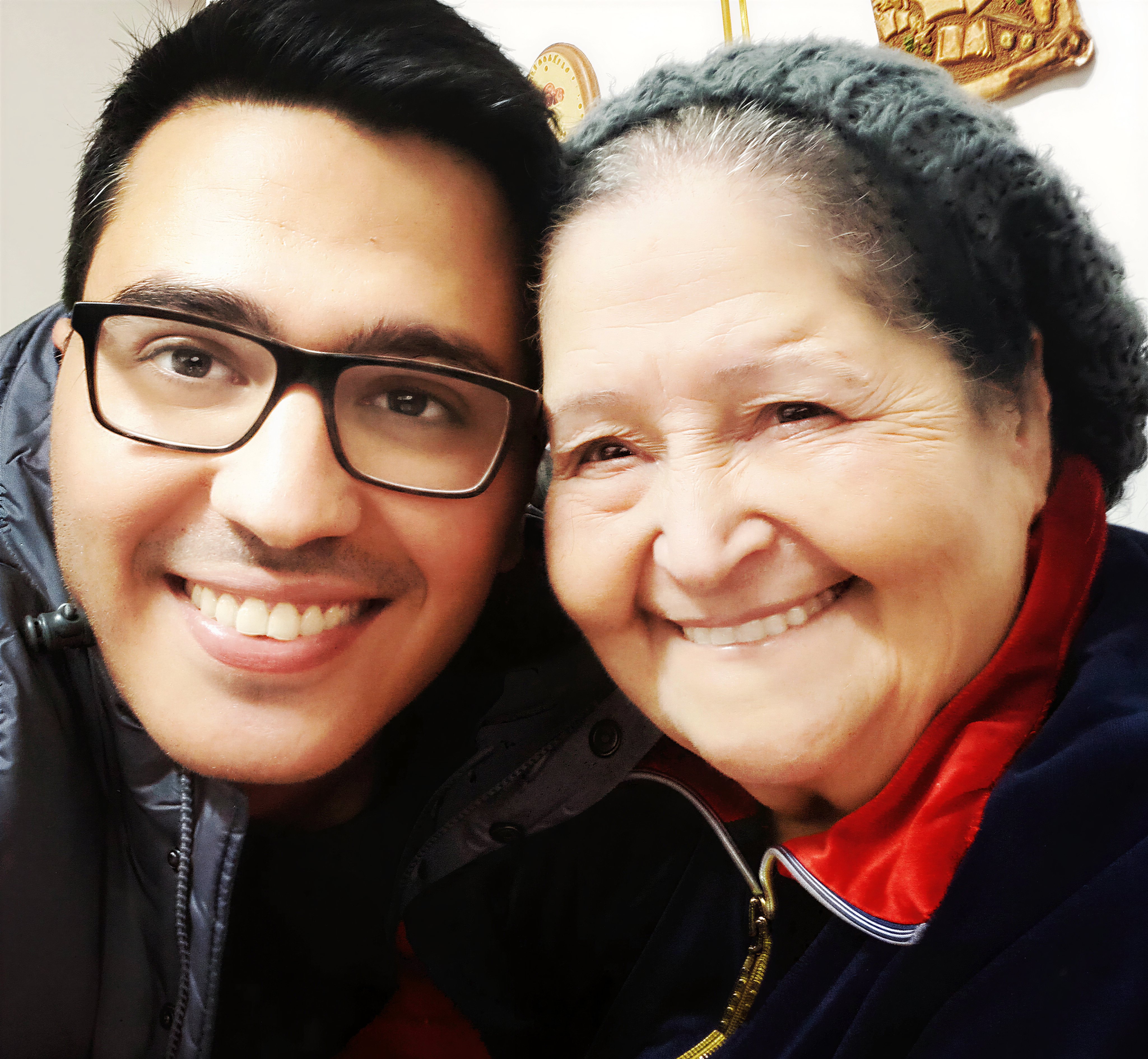 טל סיגרון עם סבתא יסמין